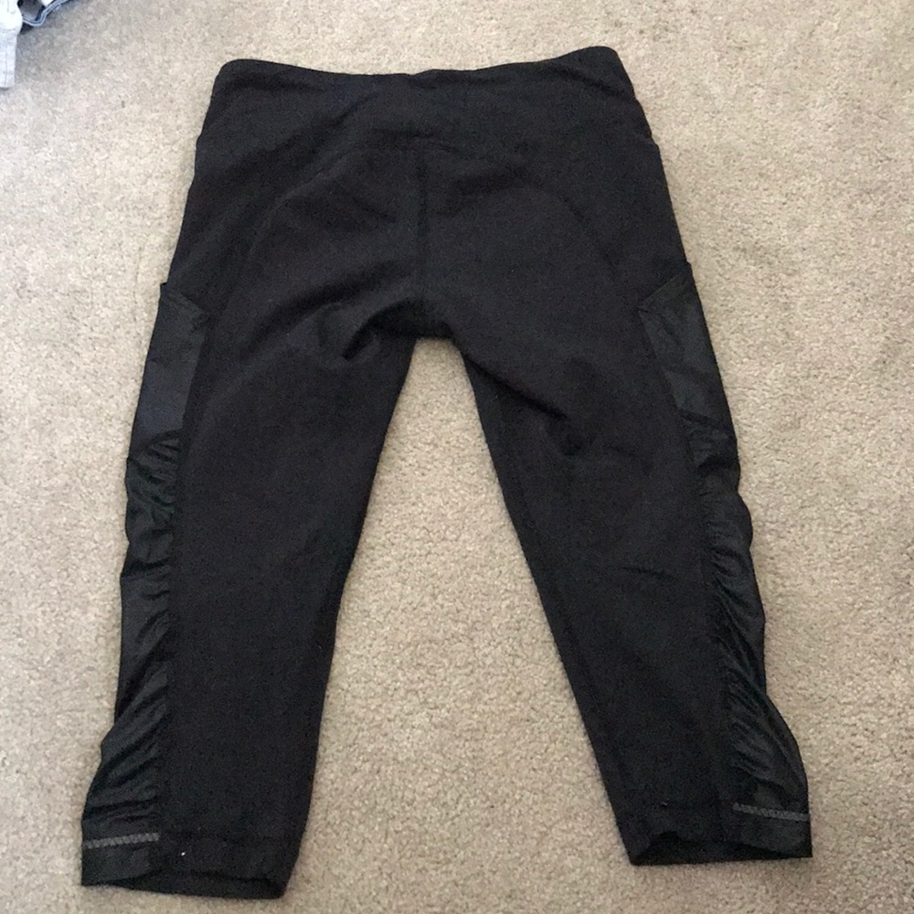 Lululemon Capri pants great for working out! - Picture 2 of 3
